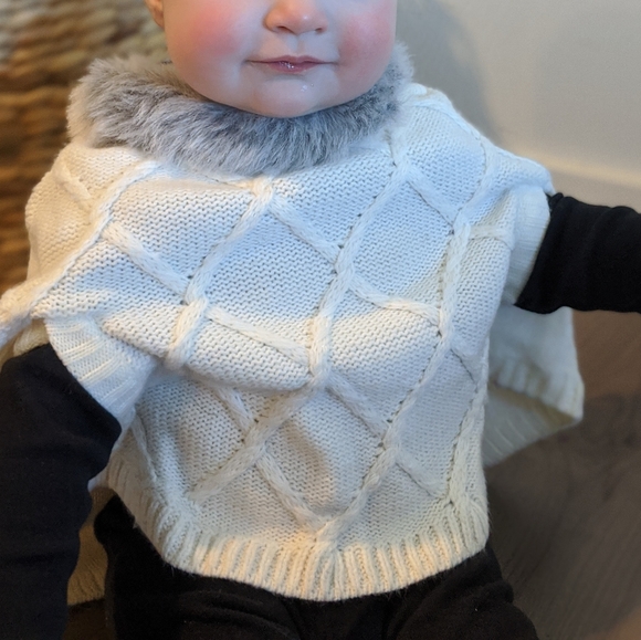 Baby cape - Picture 1 of 4